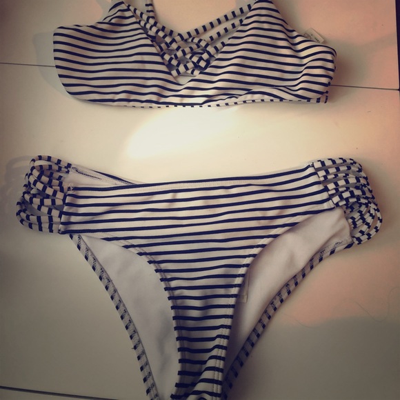 Hollister Crossed Black and White Striped Bikini - Picture 1 of 1